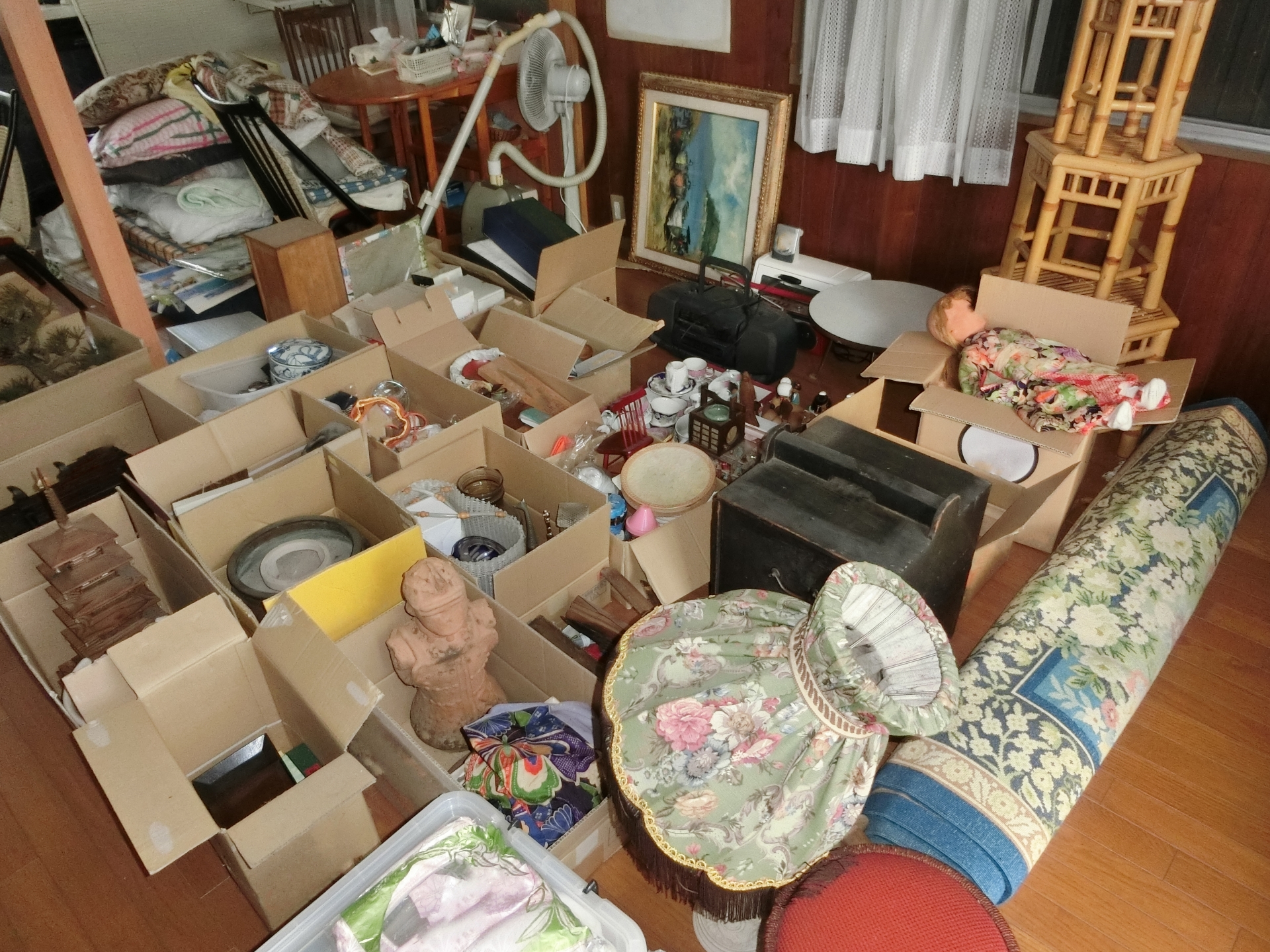 遺品が大量に残った実家…片付け費用と売却への影響